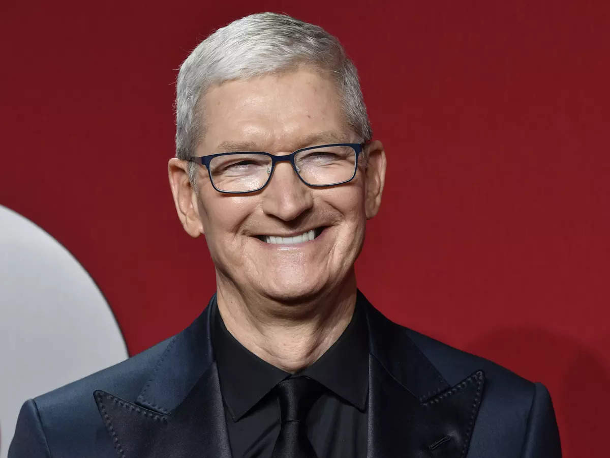 Tim Cook to welcome customers at Apple